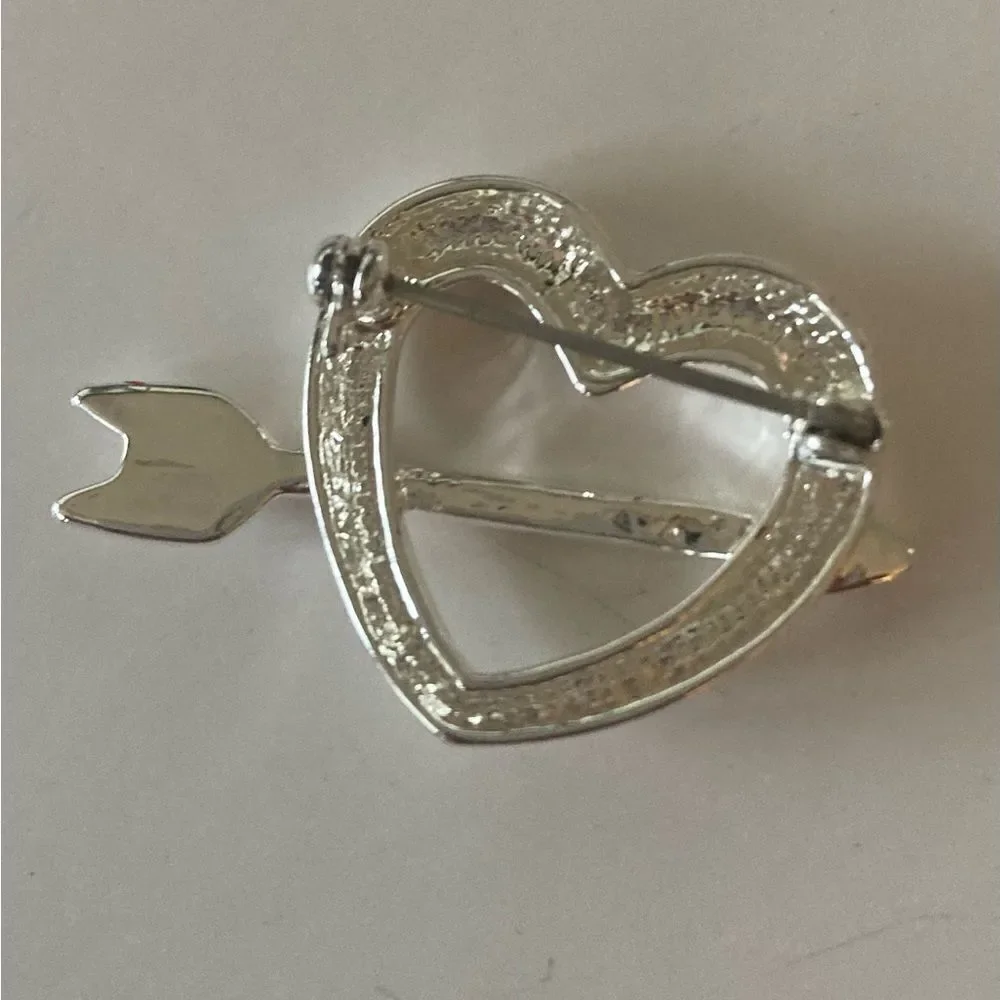 Gerry’s vintage heart arrow pin brooch